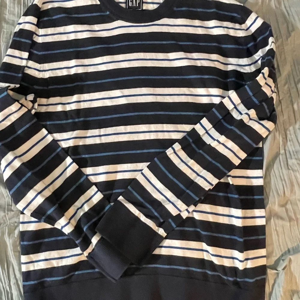Bundle of 3 GAP shirts. - Picture 9 of 12